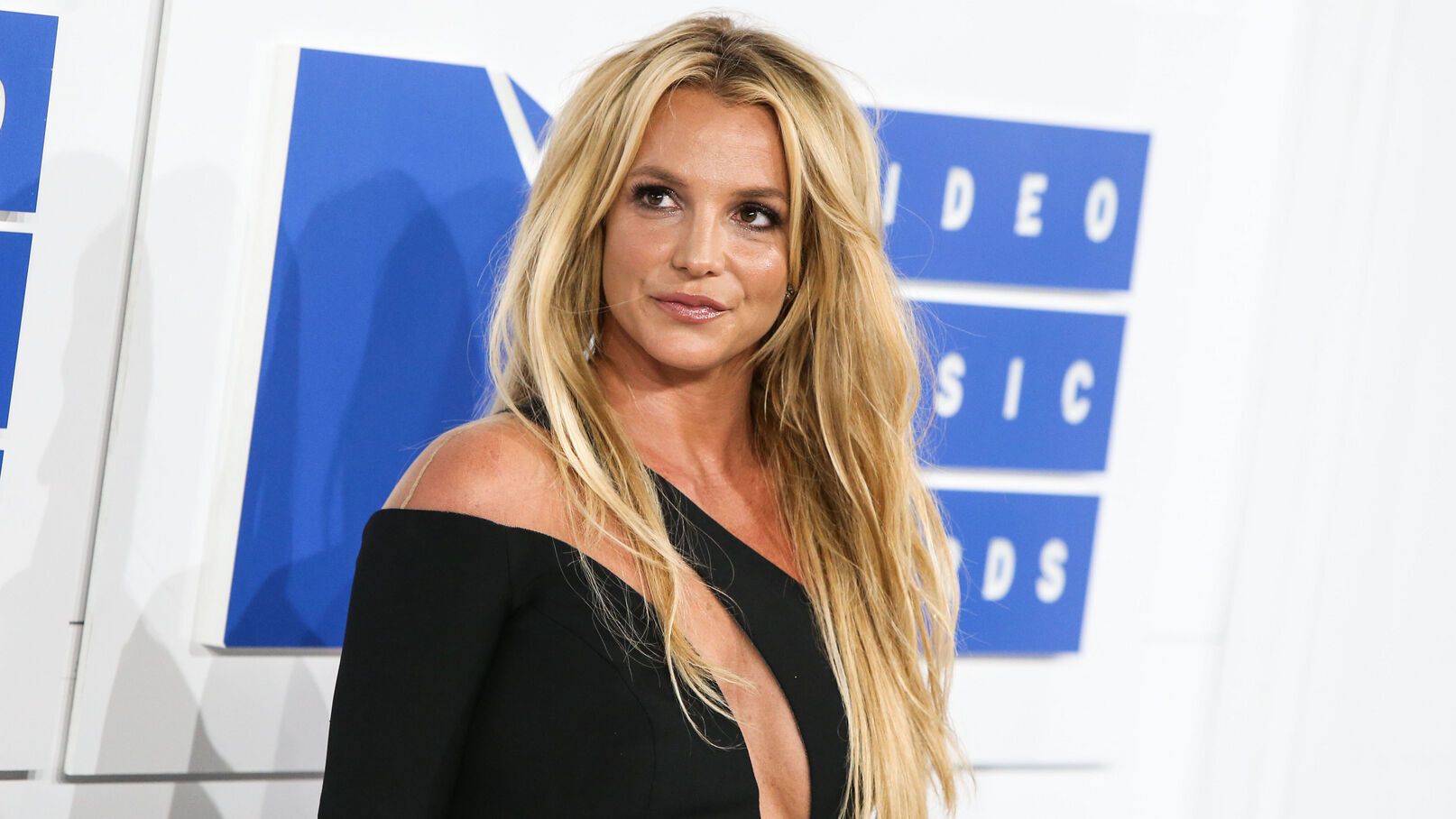 Britney Spears : Les proches de la star ne seront pas conviés à son mariage avec Sam Asghari
