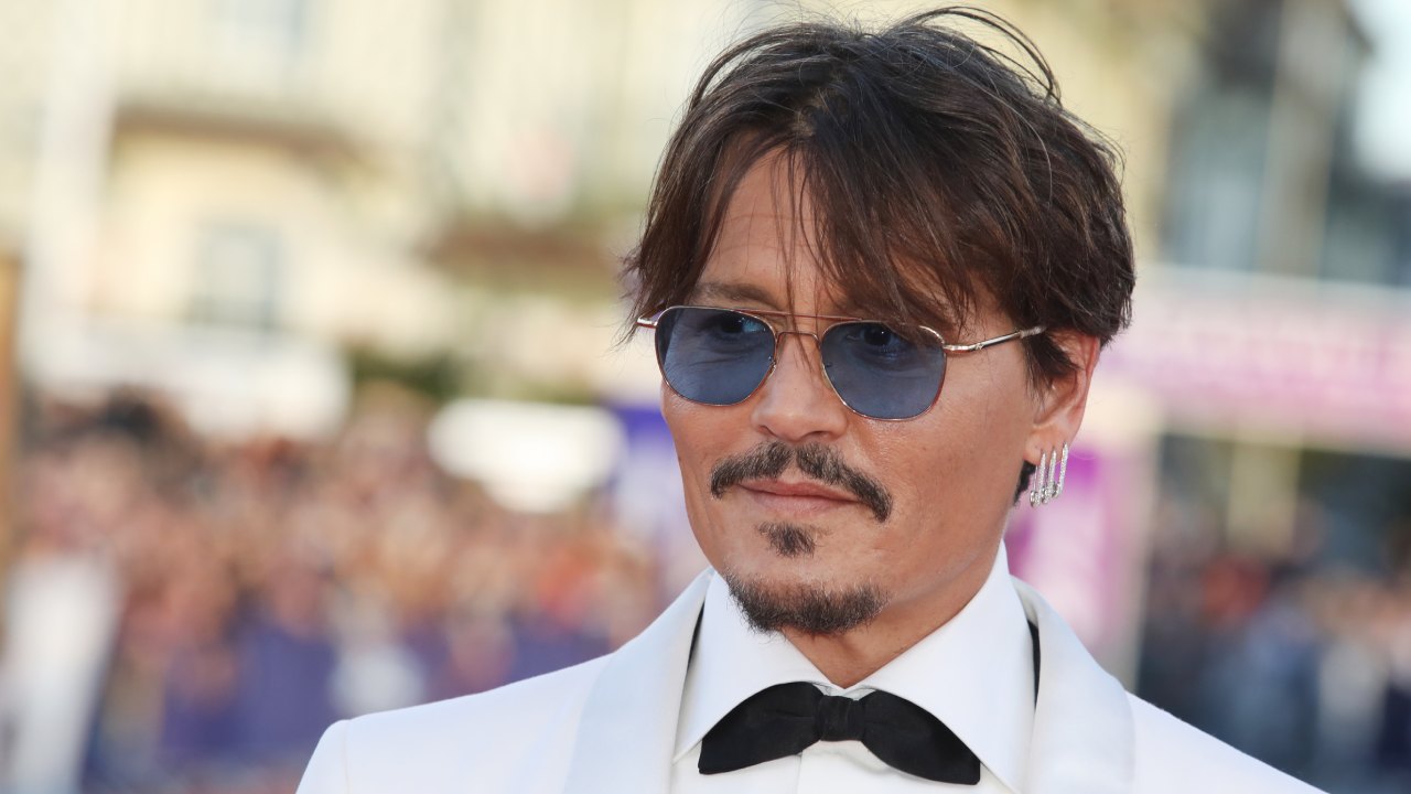 Johnny Depp : Un SDF s’introduit chez lui et prend une douche !