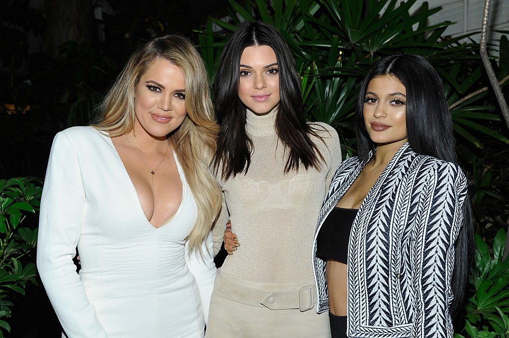  Khloé Kardashian, Kendall et Kylie Jenner @ John Sciulli/Getty Images