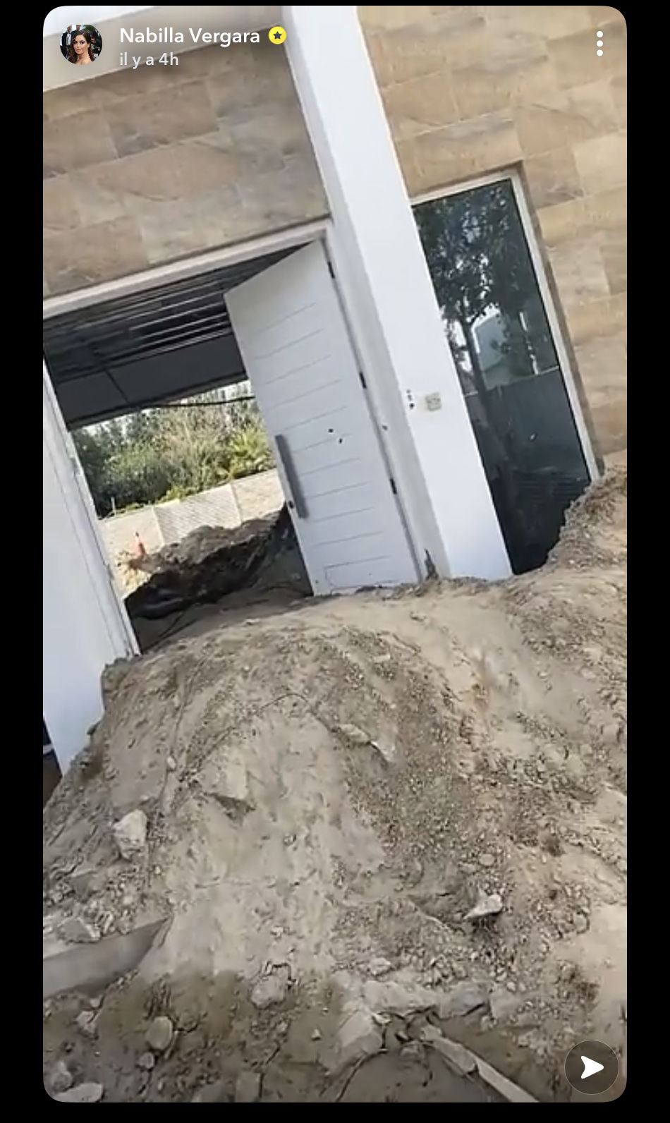  Nabilla dévoile le chantier de sa future maison à Dubaï @ Snapchat