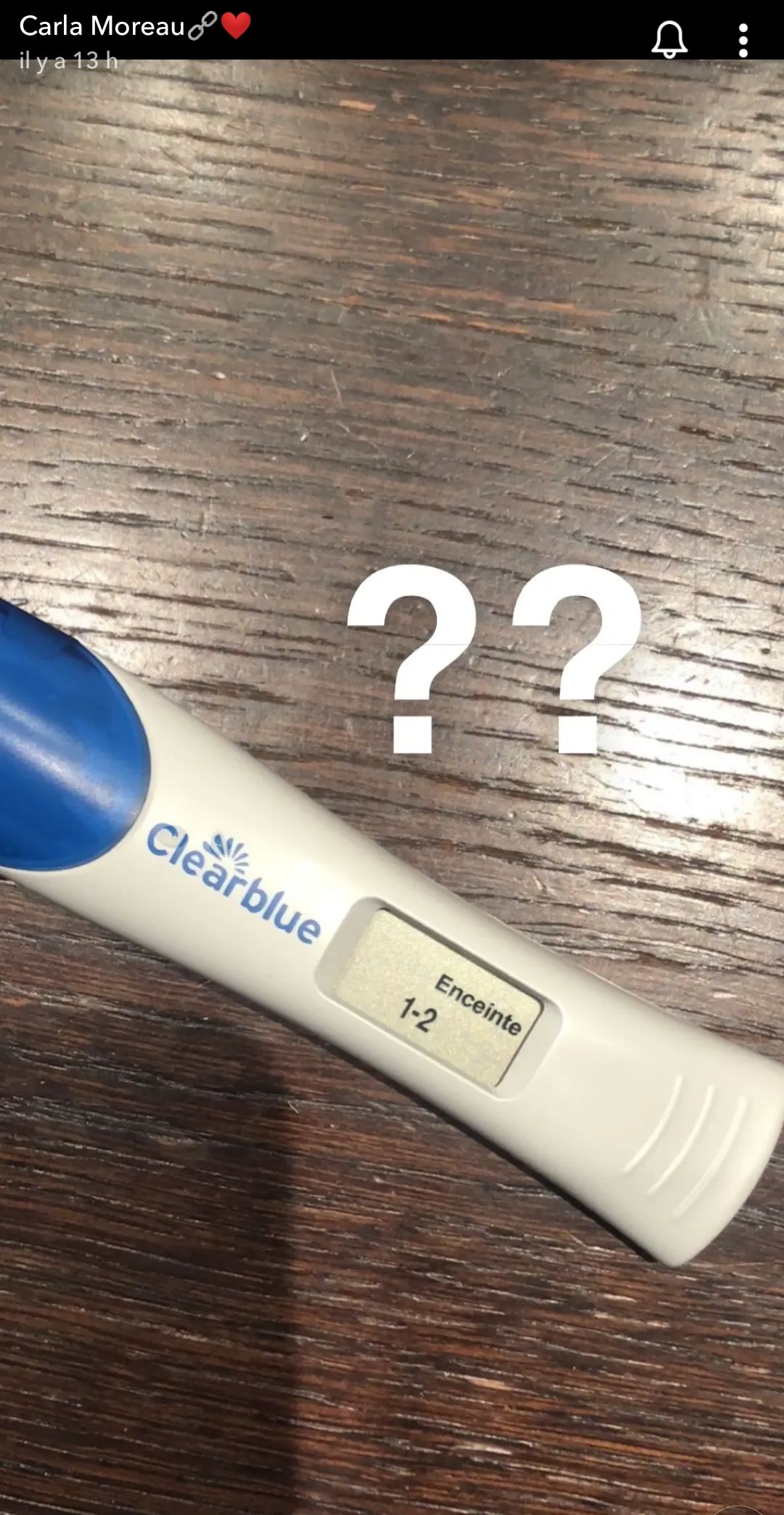 Carla Moreau enceinte de son deuxième enfant ? Elle dévoile un test de grossesse positif !