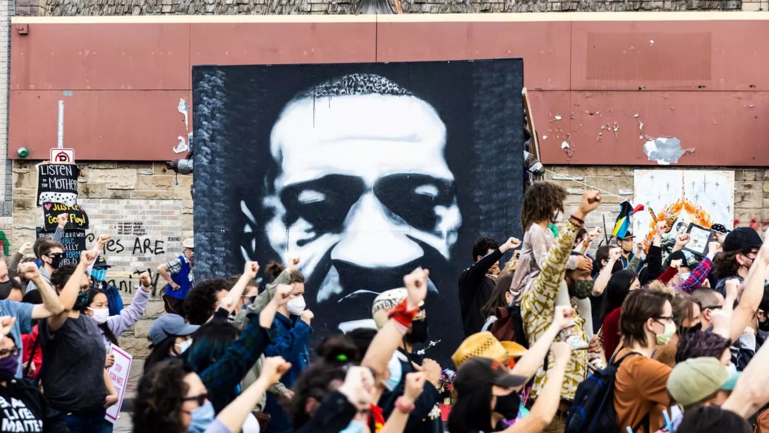  Des manifestants près du mémorial de George Floyd @AFP