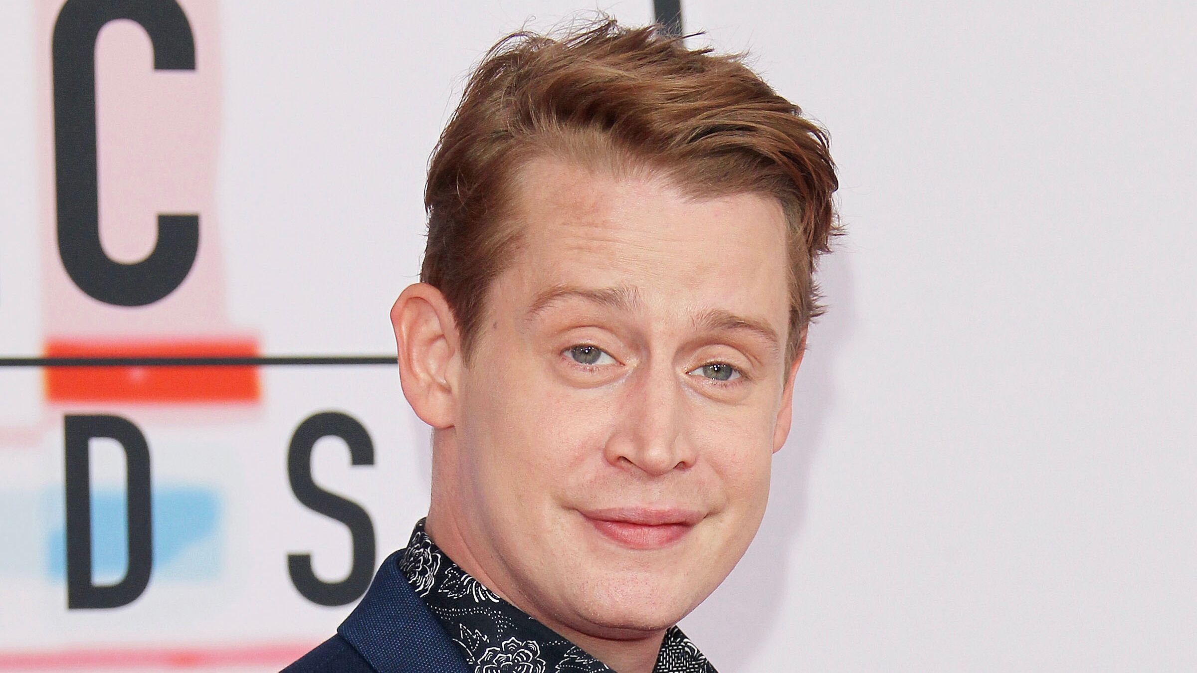 Macaulay Culkin papa : Sa compagne Brenda Song a donné naissance à leur premier enfant !