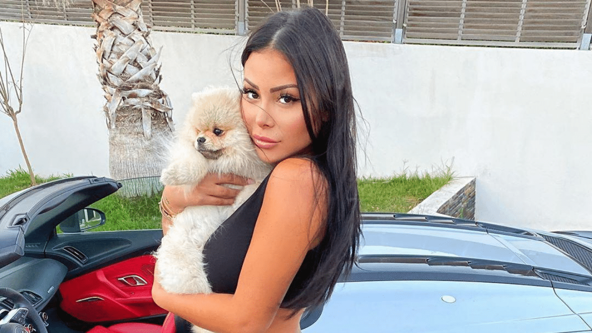  Maeva Ghennam et son chien Hermès @ Instagram