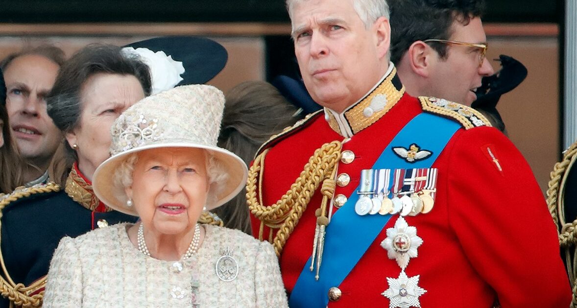  La reine Elizabeth II et le prince Andrew @Getty Images)