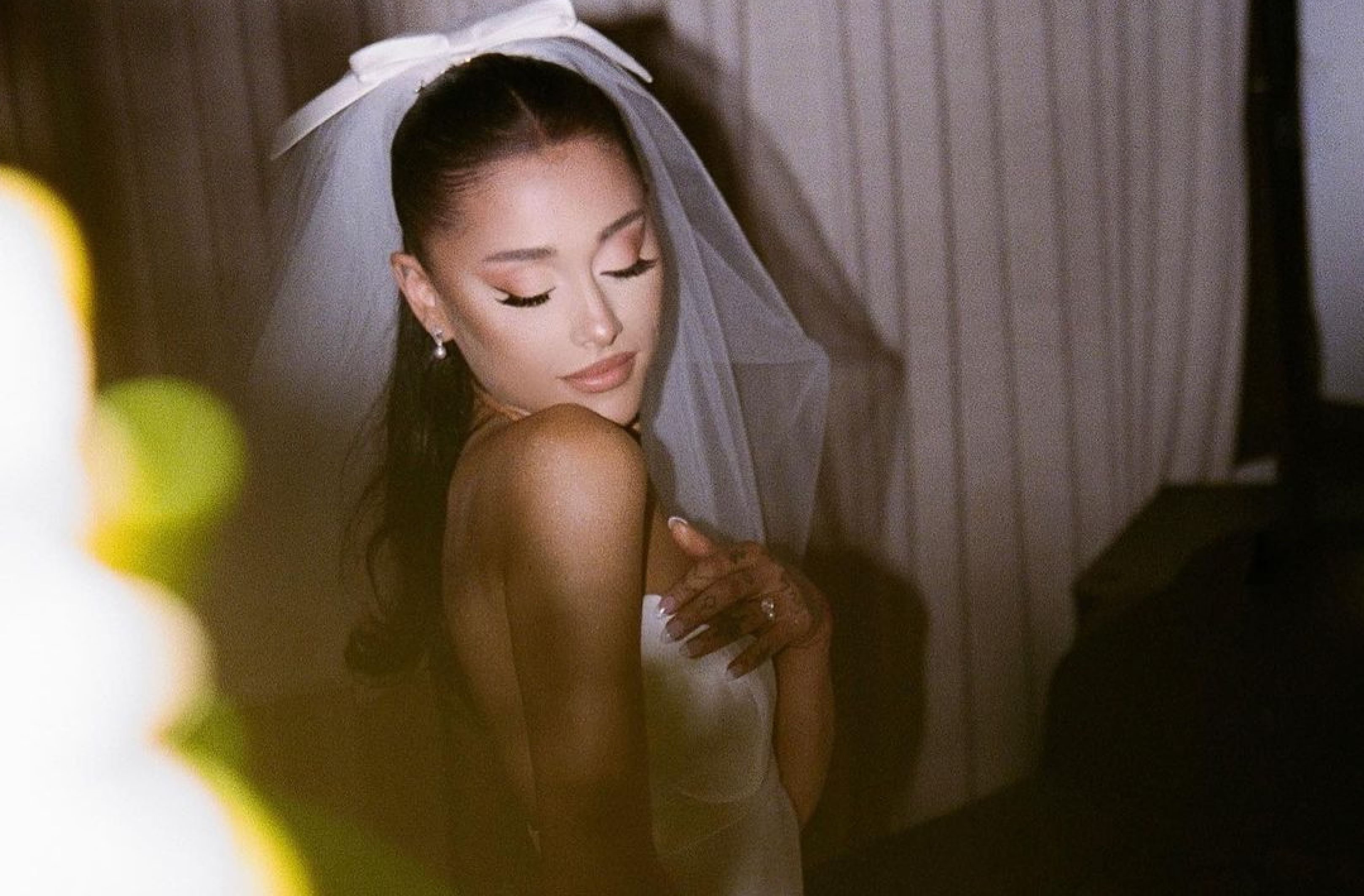 Ariana Grande sublime dans sa robe de mariée : Elle dévoile les photos de son union