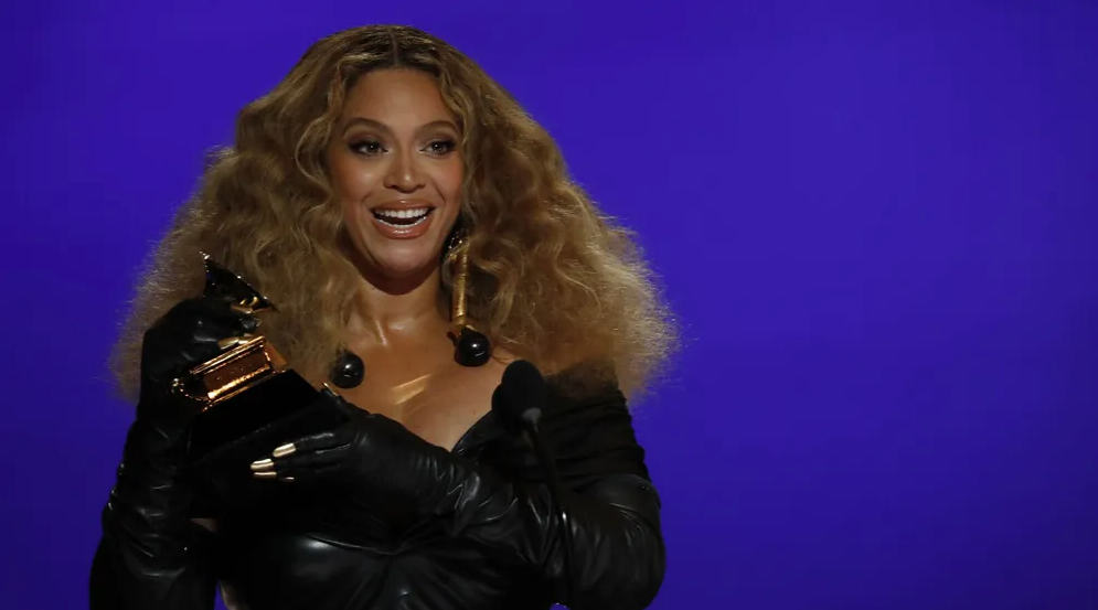 Beyoncé dévoile une tenue psychédélique qui crée le buzz