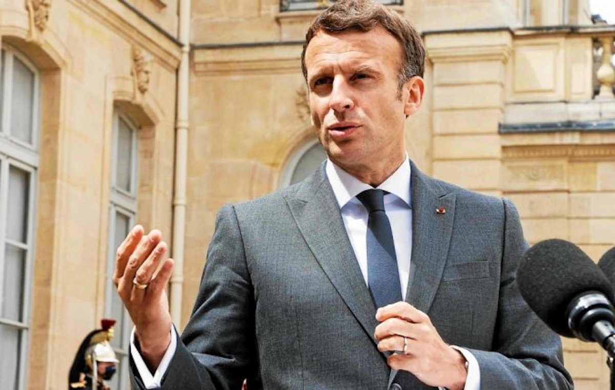Emmanuel Macron en terrasse avec Jean Castex : Les internautes s’insurgent !