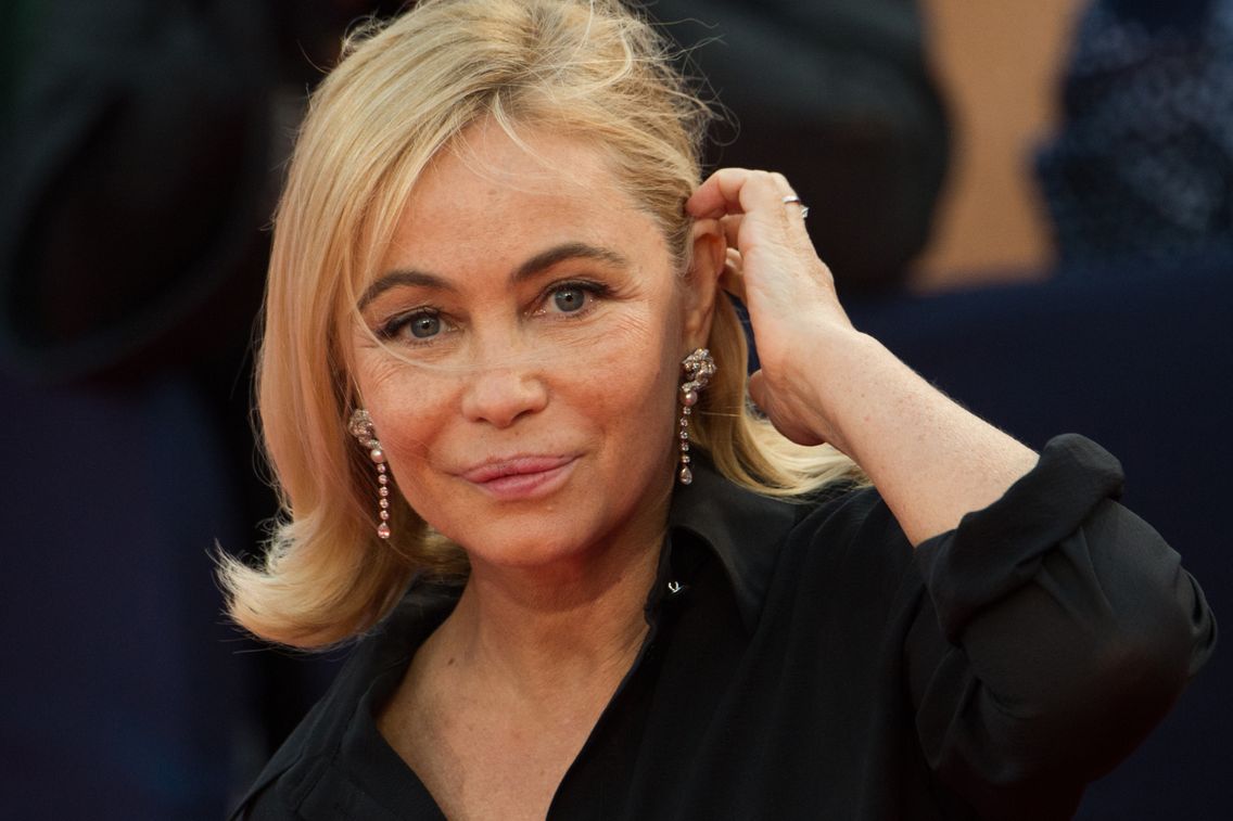 Emmanuelle Béart : Elle se confie sur son premier amour surprenant