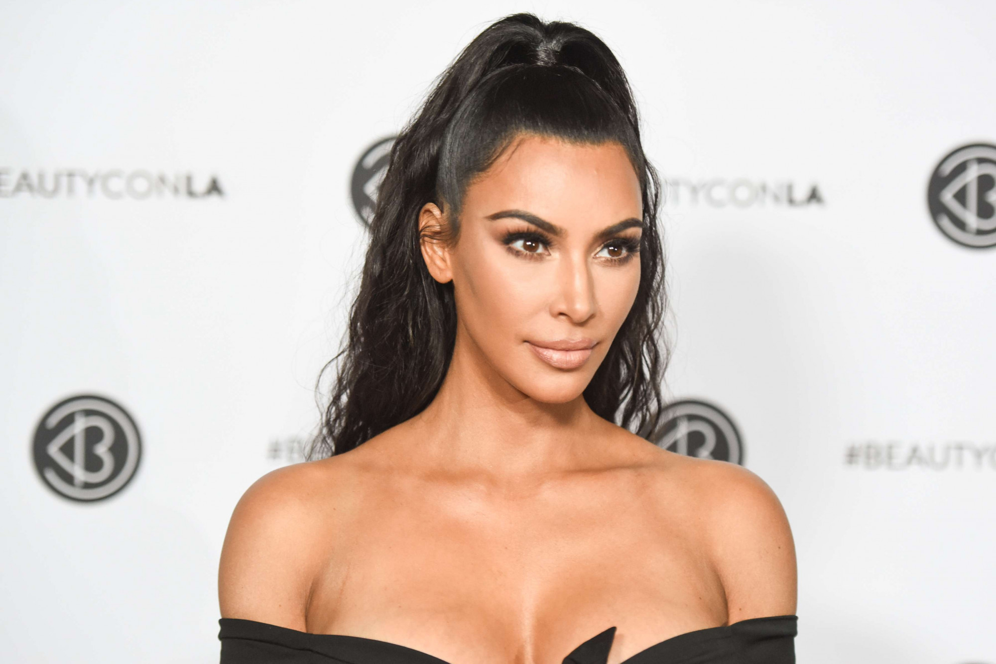 Kim Kardashian : A-t-elle couché avec Travis Barker, le compagnon de Kourtney ? Elle répond !