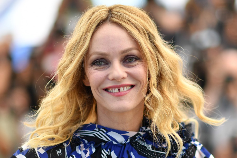 Vanessa Paradis s'engage contre l'homophobie en reprenant un titre de Hoshi !