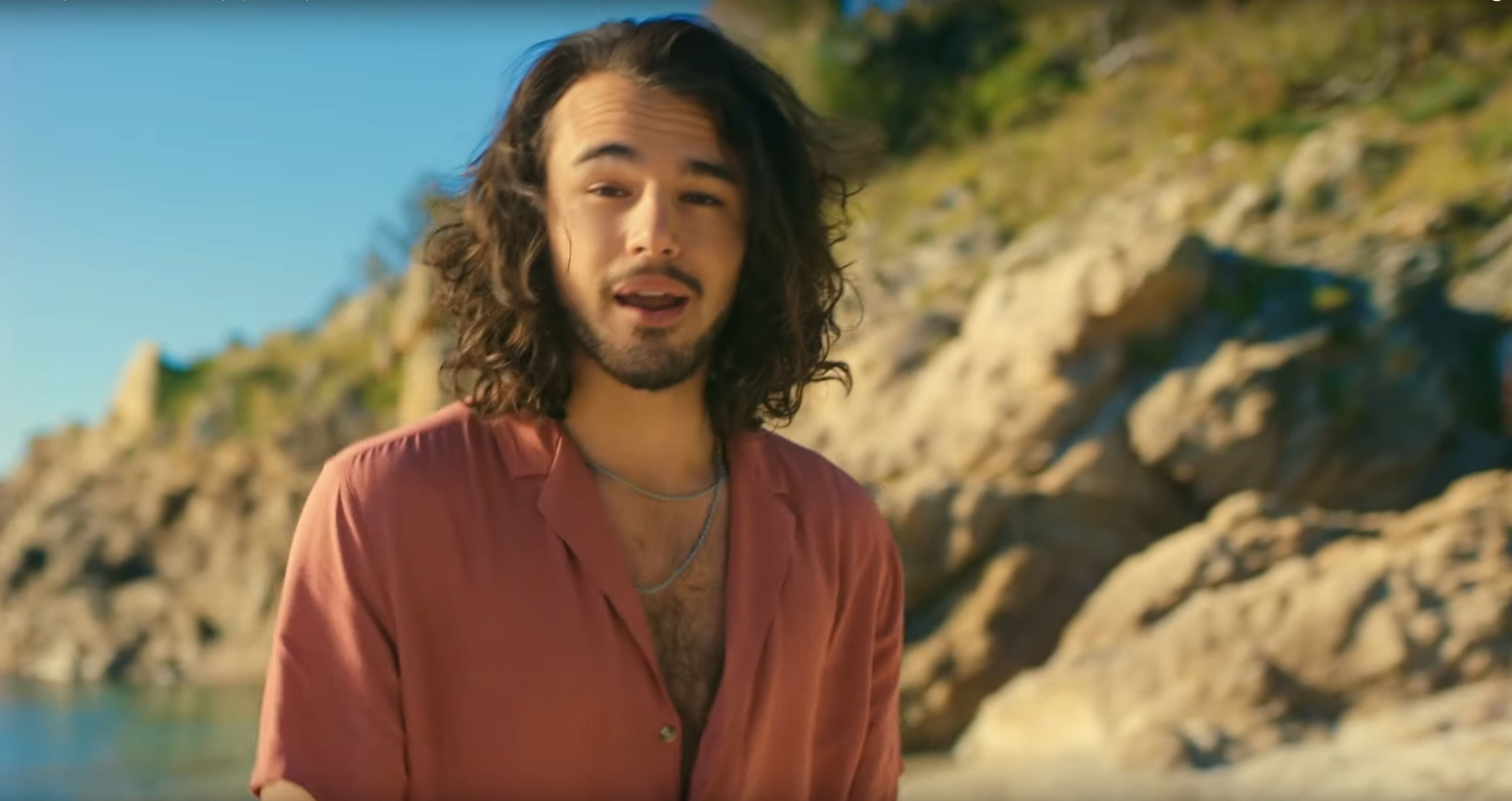 Anthony Colette (DALS) dévoile le clip de &quot;Bella Bella&quot;, son tout premier single !