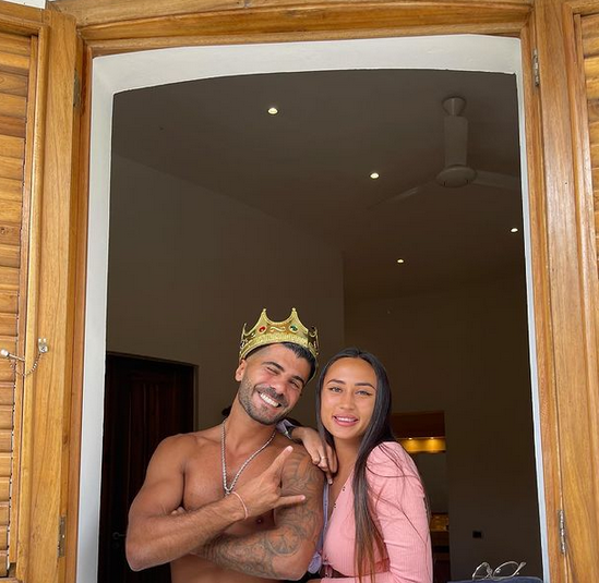  Astrid Nelsia et Toto sur le tournage des Vacances des Anges @Instagram