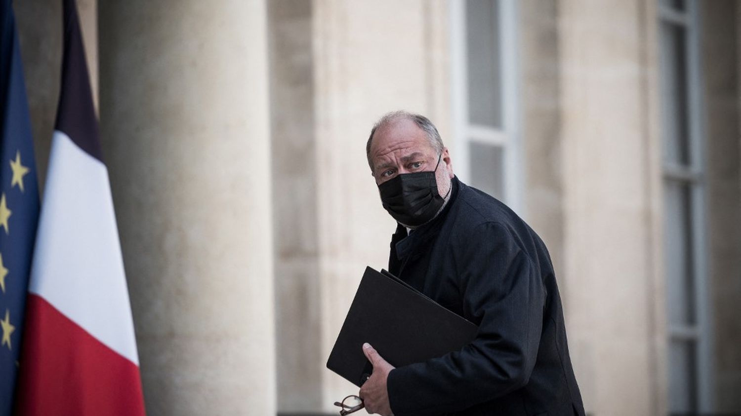 Eric Dupond-Moretti taclé en pleine rue par Damien Rieu qui l'accuse de défendre les criminels