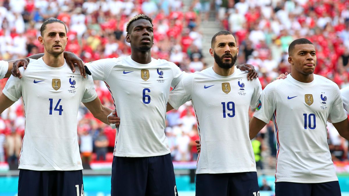  Adrien Rabiot, Paul Pogba, Karim Benzema et Kylian Mbappé lors de l'hymne français face à la Hongrie