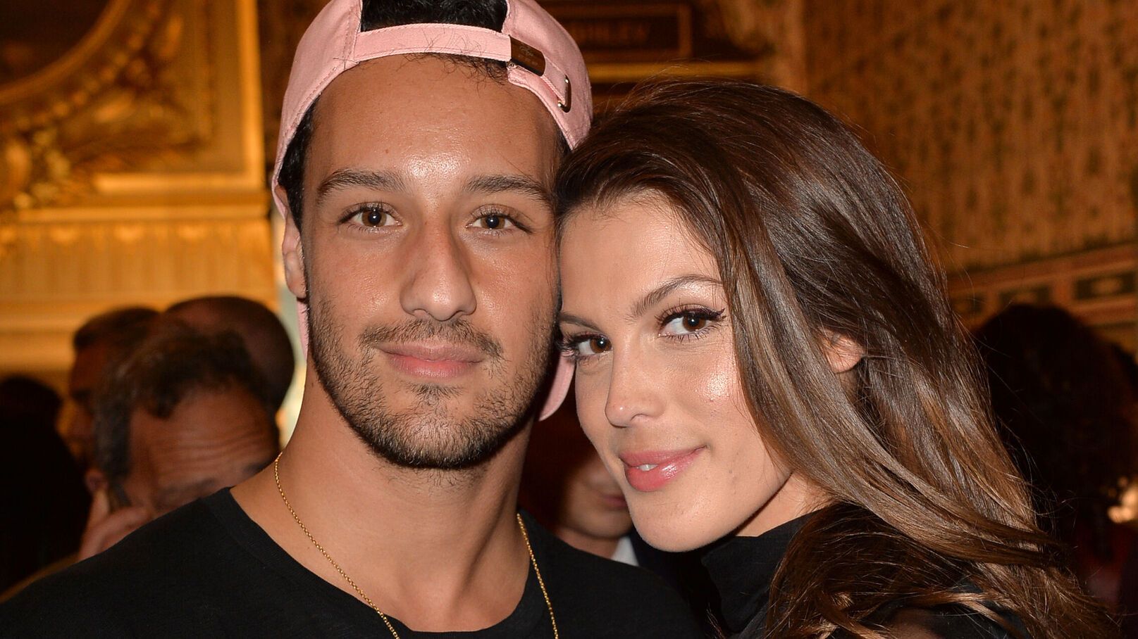 Iris Mittenaere topless dans les bras de Diego El Glaoui : Les fans s’enflamment !