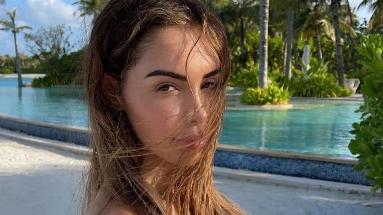 Nabilla : En vacances aux Maldives, elle pose topless... et affole la toile !