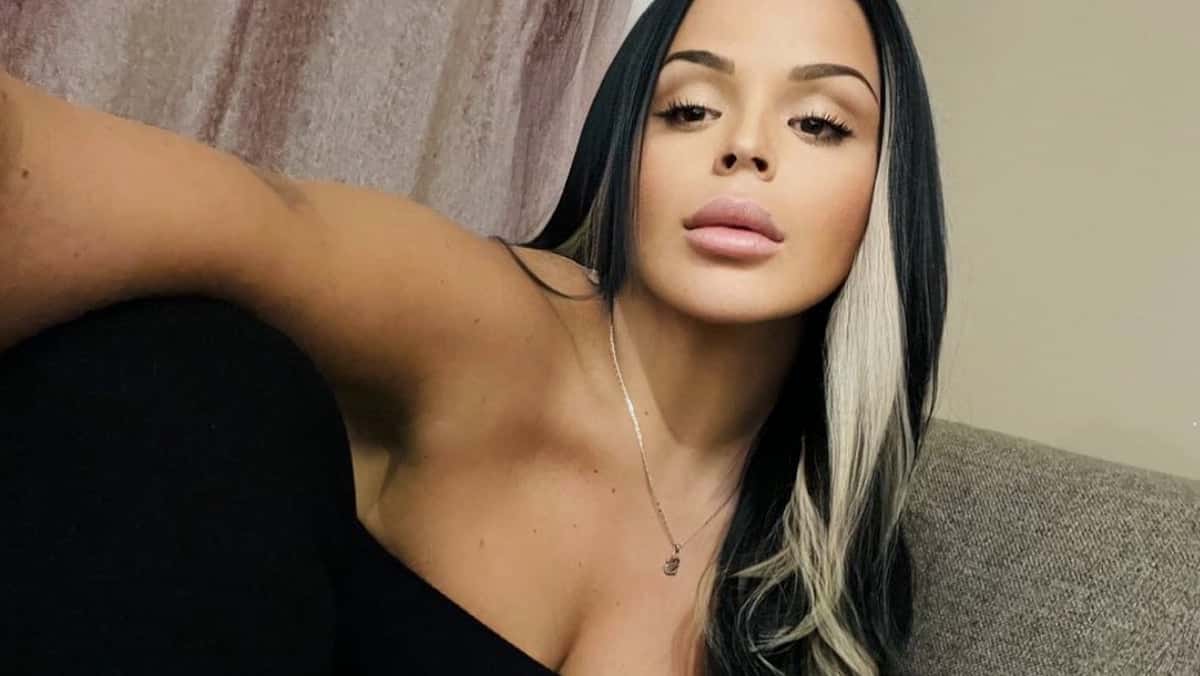 Sarah Fraisou officialise sa relation avec Oussama avec un baiser passionné