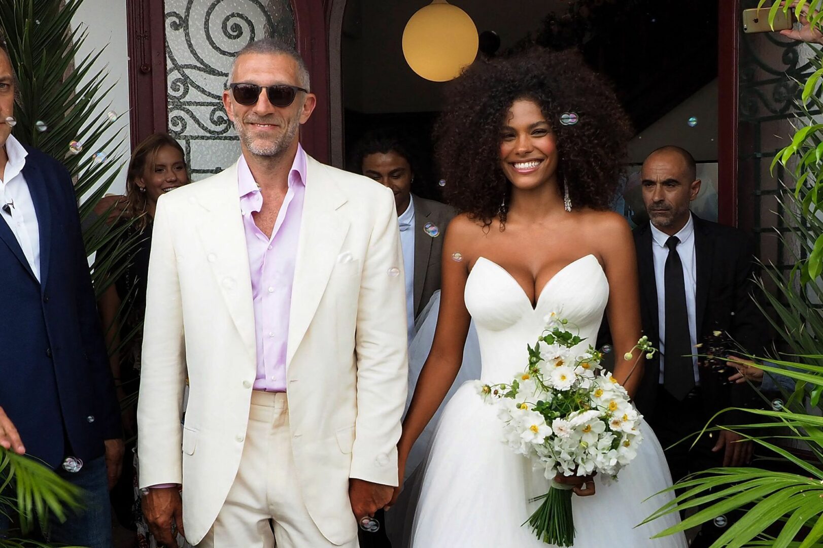  Vincent Cassel et Tina Kunakey se marient à Bidart @ Patrick Bernard-Guillaume Collet/Bestimage