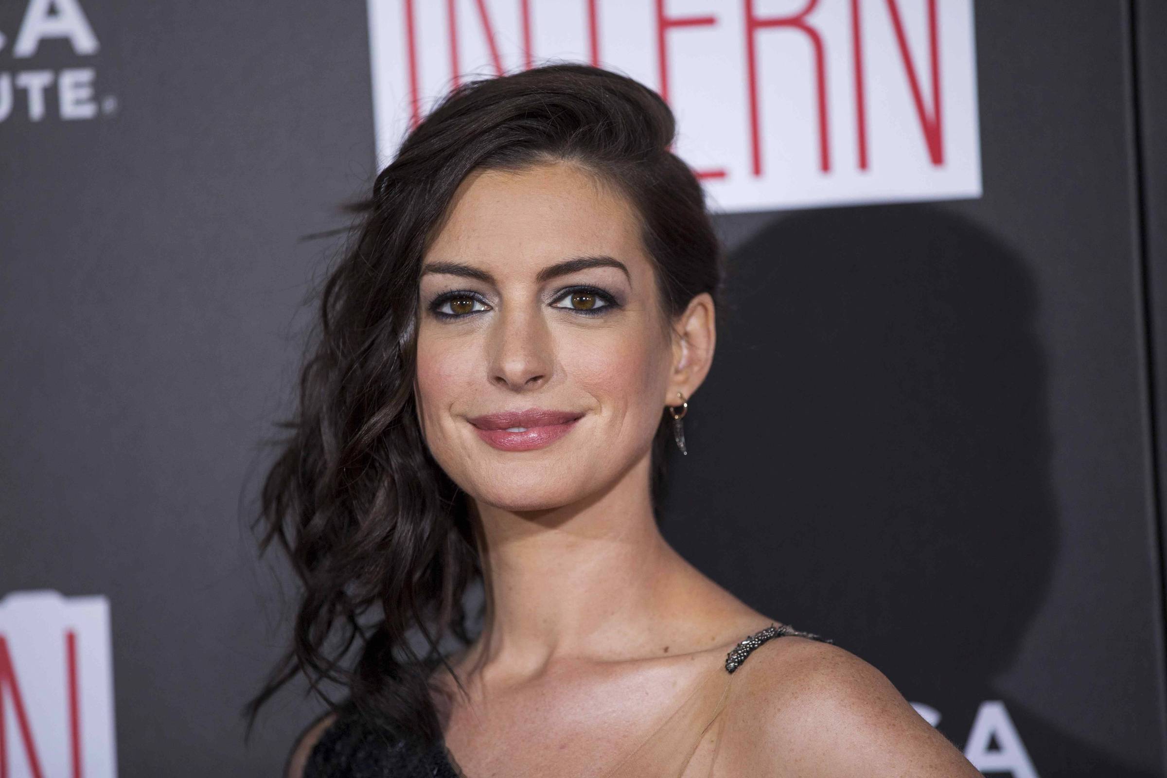 Anne Hathaway : Cette pratique au lit originale qu’elle adorerait !