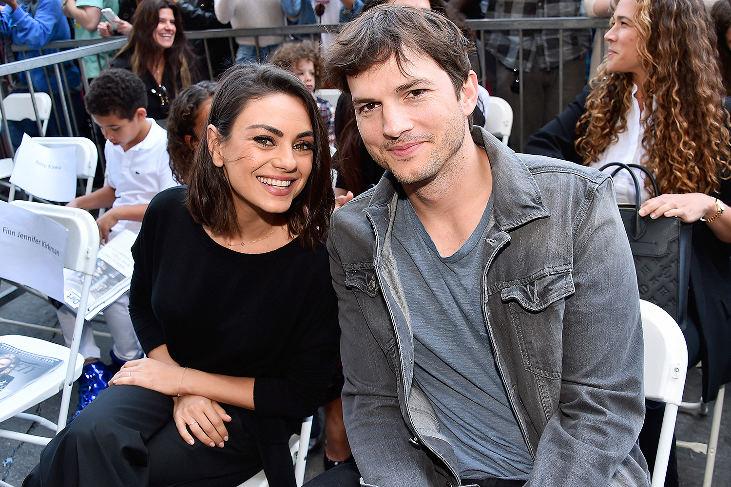 Ashton Kutcher et Mila Kunis : Le rapport douteux que leurs enfants ont avec l’hygiène