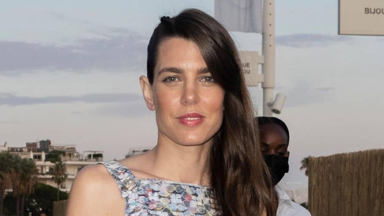 Cannes 2021 : Charlotte Casiraghi tout sourire aux côtés de Dimitri Rassam... La fin des rumeurs ?