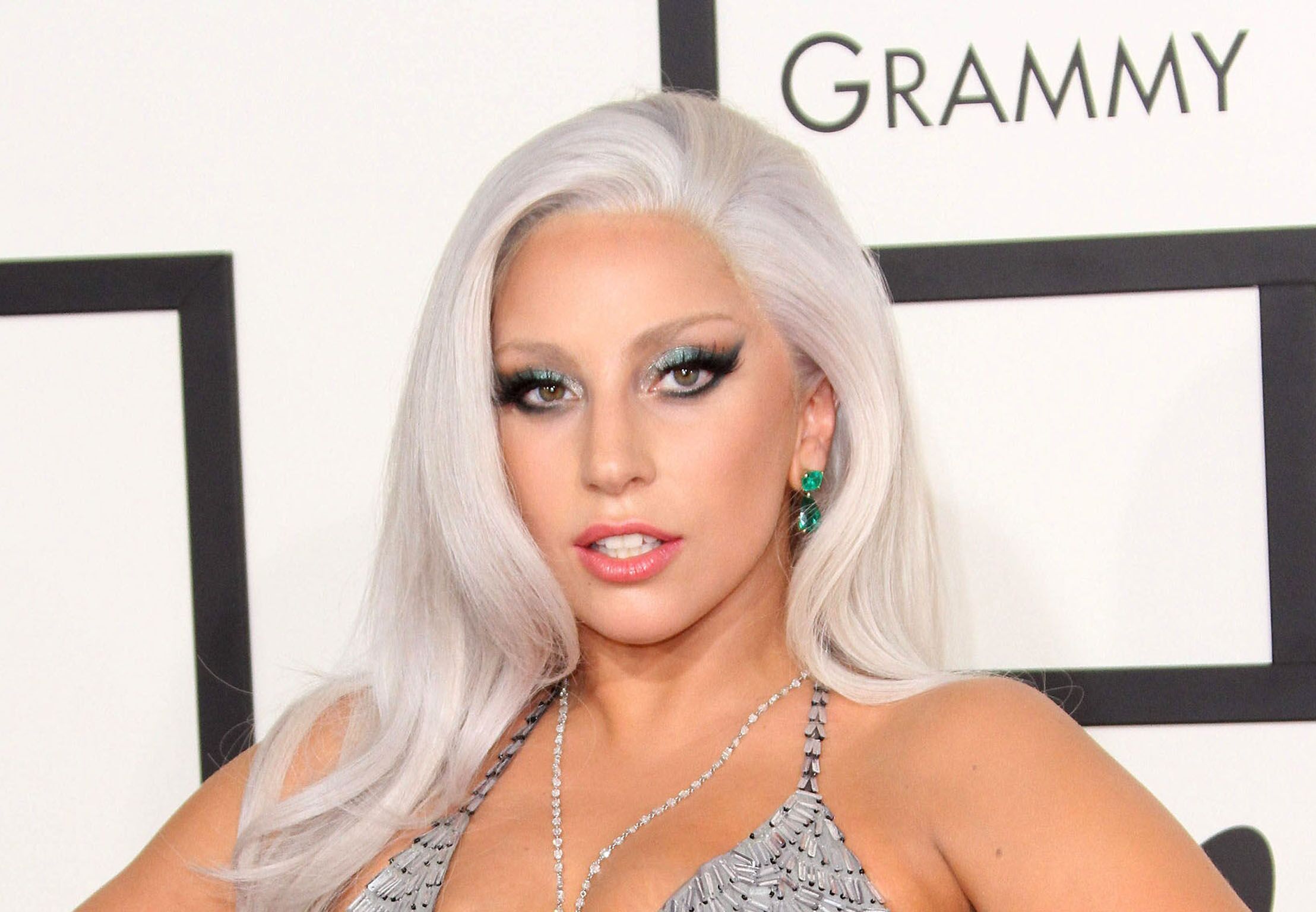 Lady Gaga se dévoile topless sur Instagram ! Les internautes sont fans