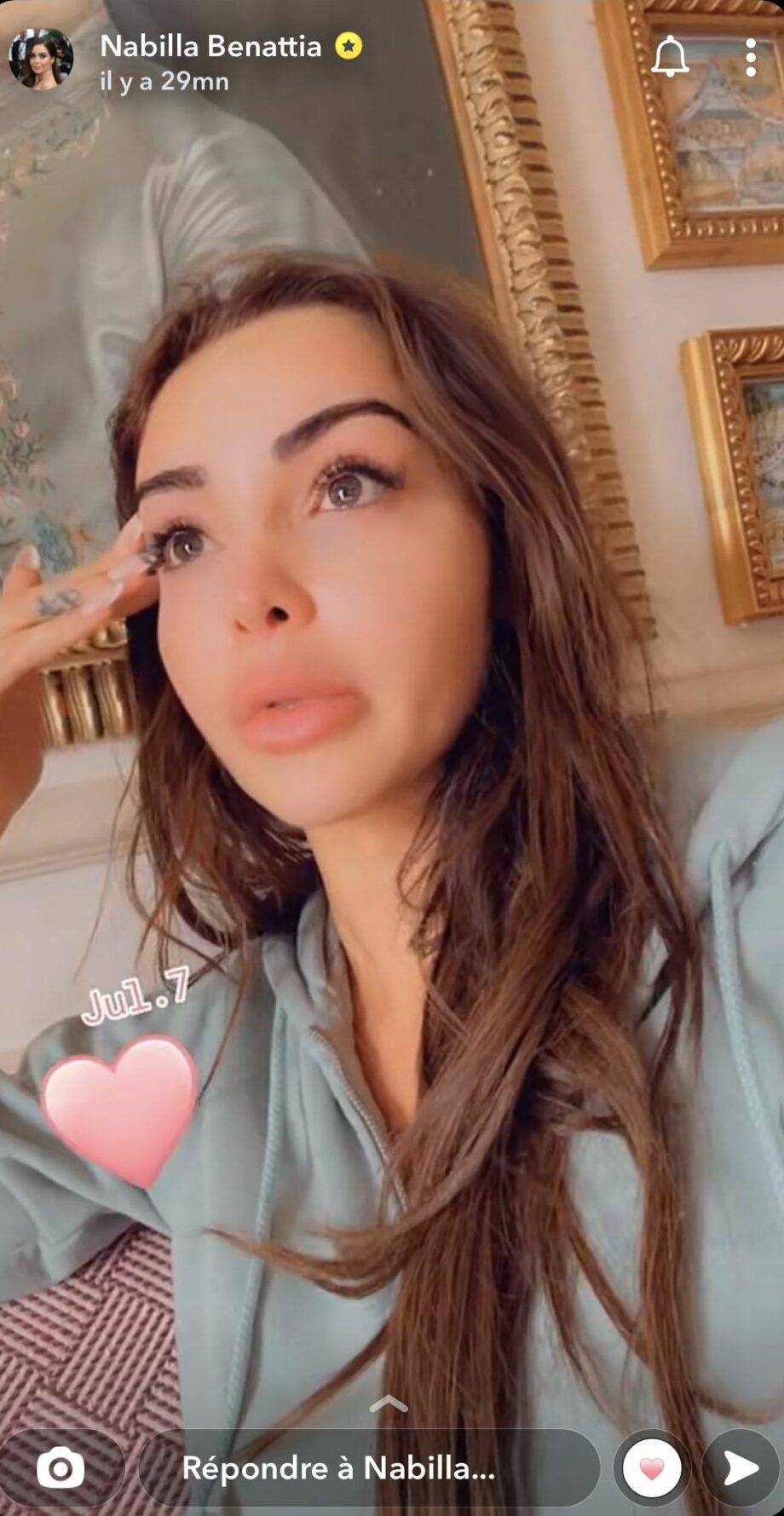  Nabilla s'exprime en pleurs @Snapchat