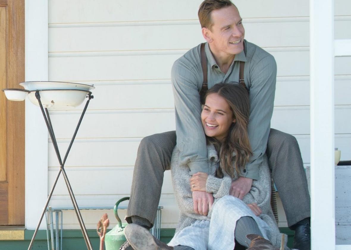  Alicia Vikander et Michael Fassbender dans le film "Une vie entre deux océans" @LBO Productions