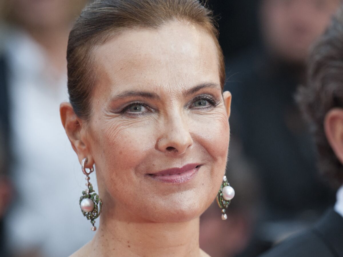 Carole Bouquet : Elle avoue regretter de ne pas avoir eu d’expérience homosexuelle