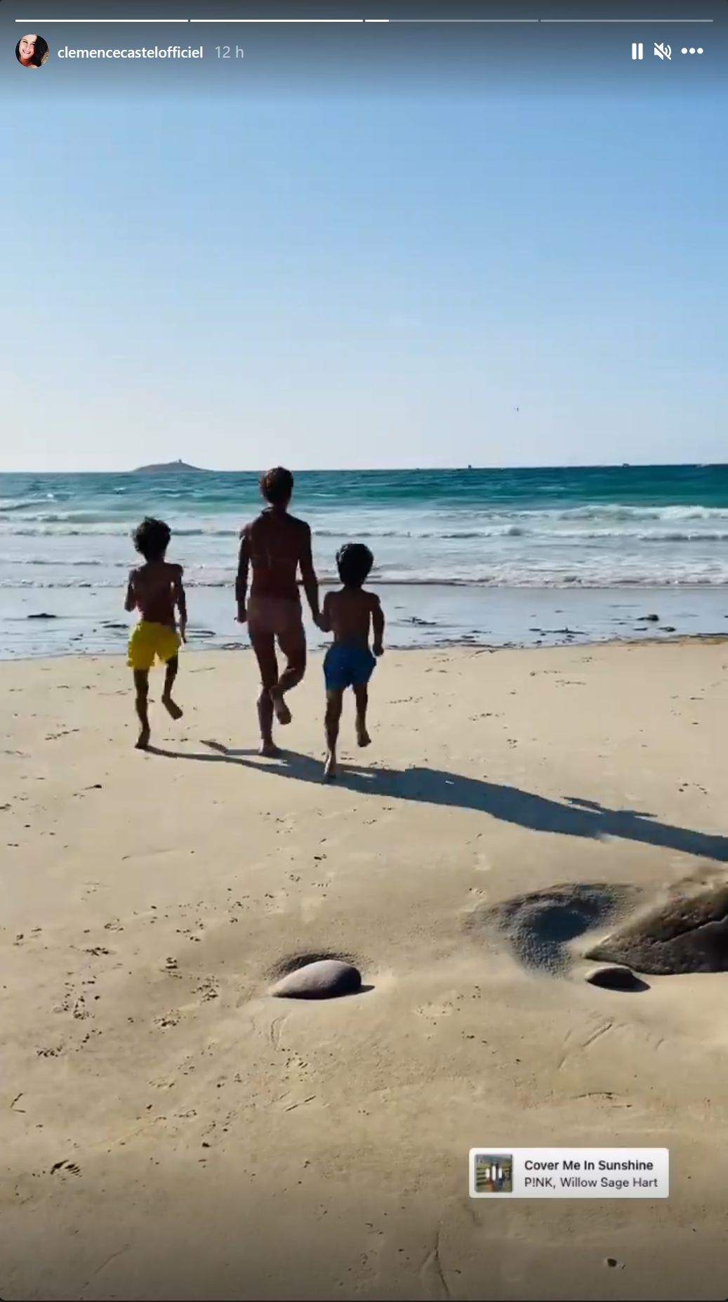  Clémence Castel profite de ses vacances avec ses enfants @Instagram