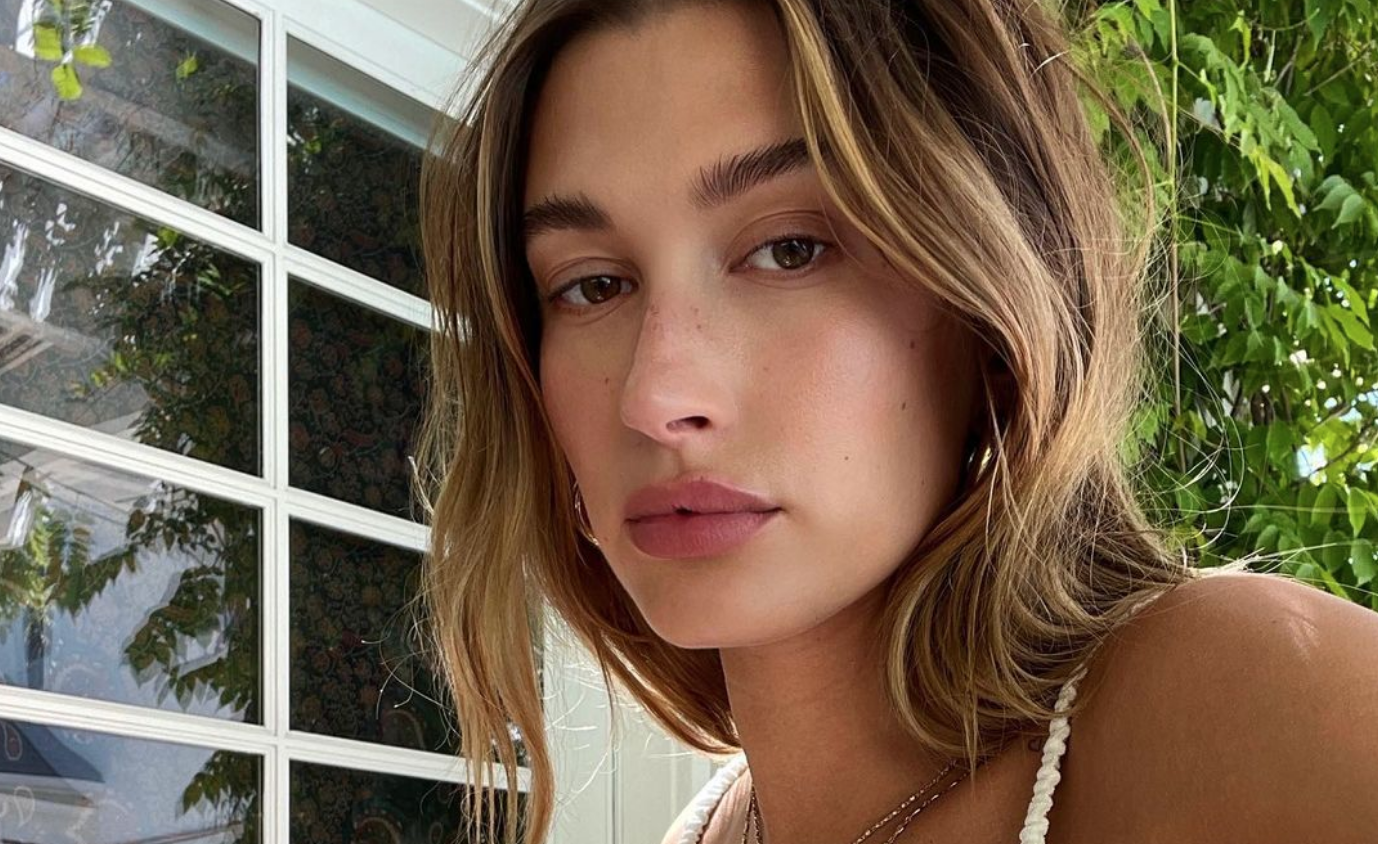 Hailey Bieber : 4 idées de looks qu'on lui pique cet été !