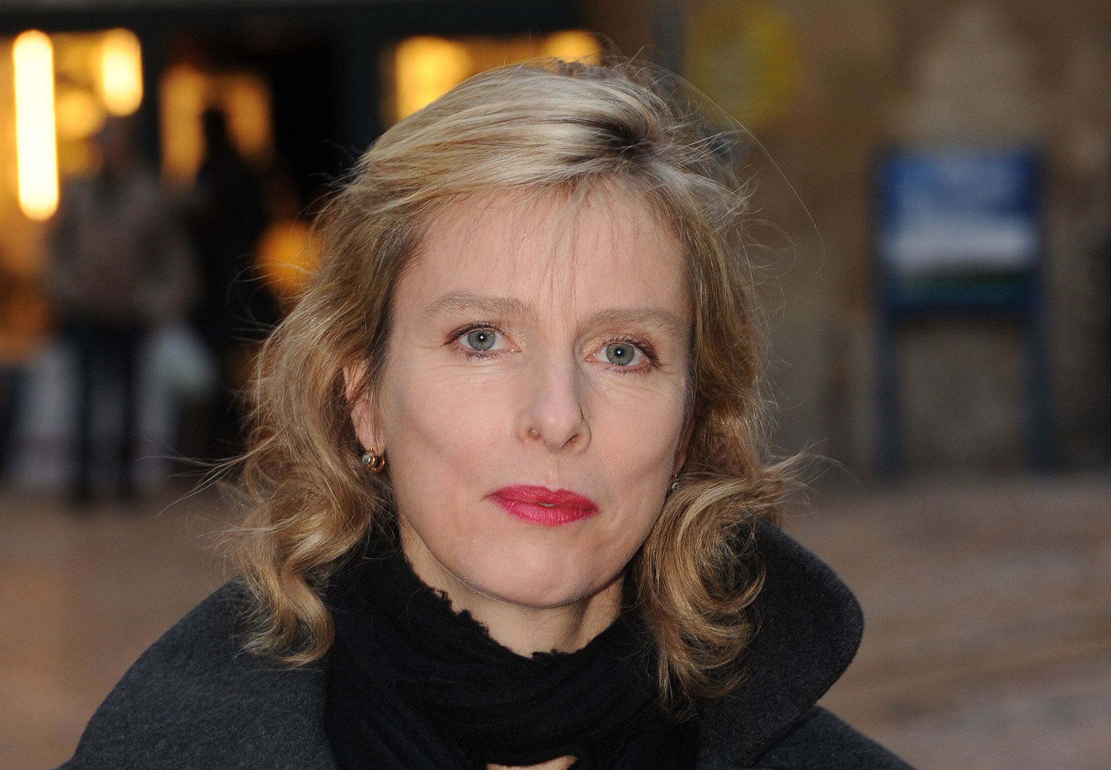 Karin Viard : Elle aurait mis une fessée non consentie à une journaliste au festival d’Angoulême