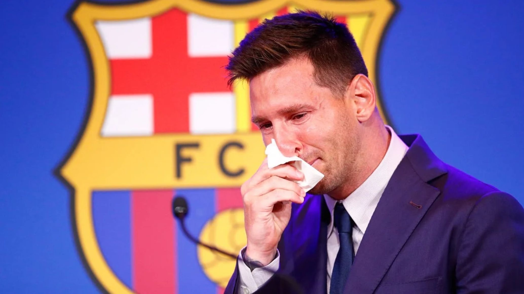  Lionel Messi en larmes durant sa dernière conférence de presse avec le FC Barcelone @DR