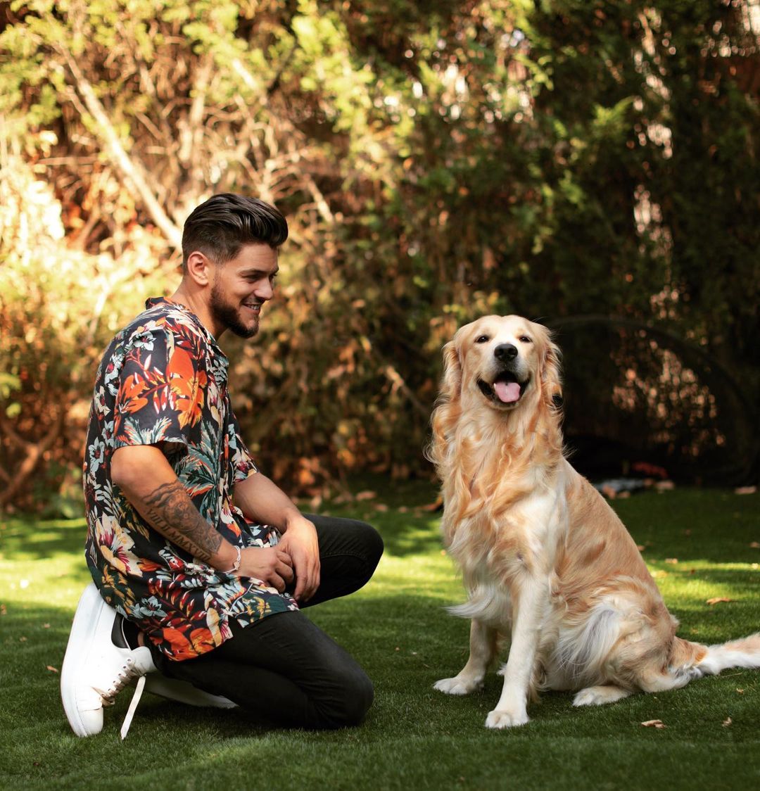  Rayane Bensetti et son chien Mambo @Instagram