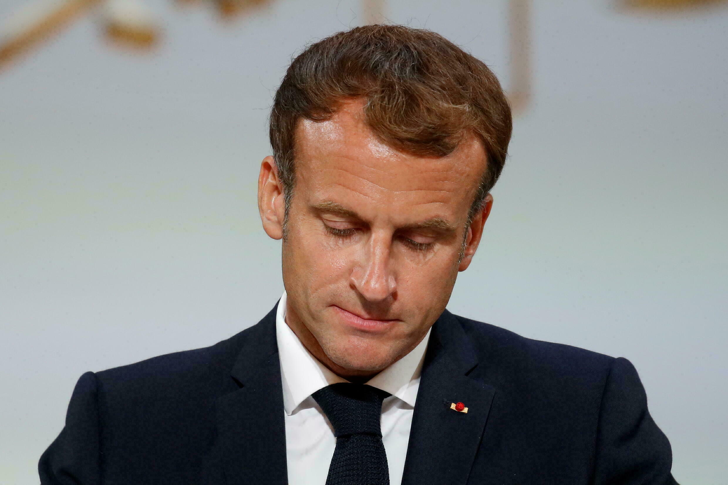 Emmanuel Macron : Après la gifle, le jet d'oeuf ! La vidéo dévoilée !