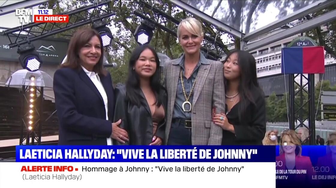  Laeticia Hallyday et Anne Hidalgo en compagnie de Jade et Joy pour l'hommage à Johnny Hallyday @BFMTV