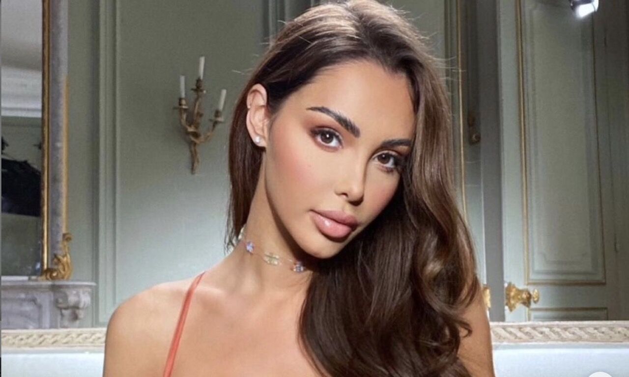 Nabilla Benattia soupçonne les aliens d’être responsables de la panne Facebook !