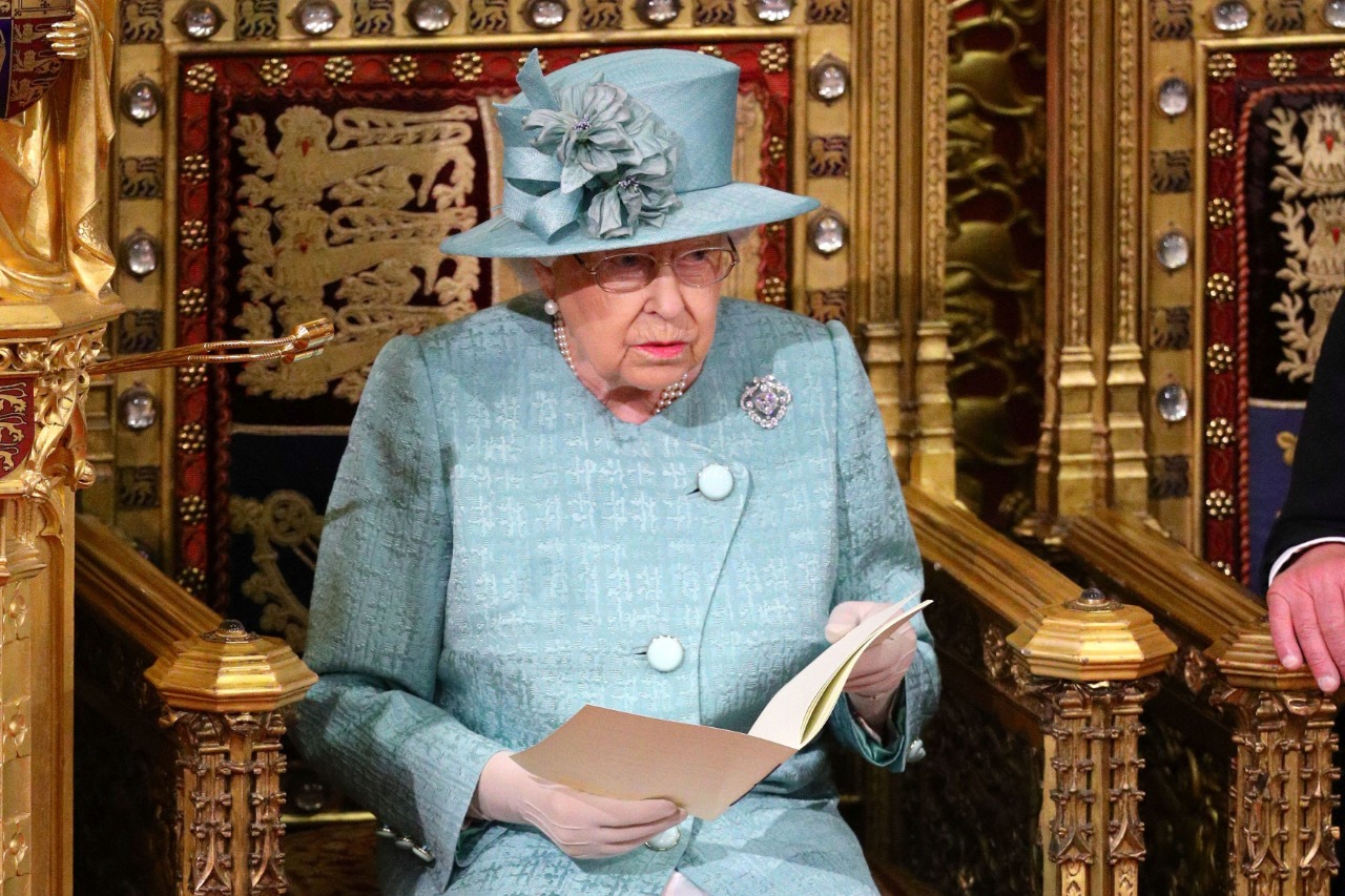 Pourquoi Elizabeth II a été mise en garde par des experts vis-à-vis du prince Harry et Meghan
