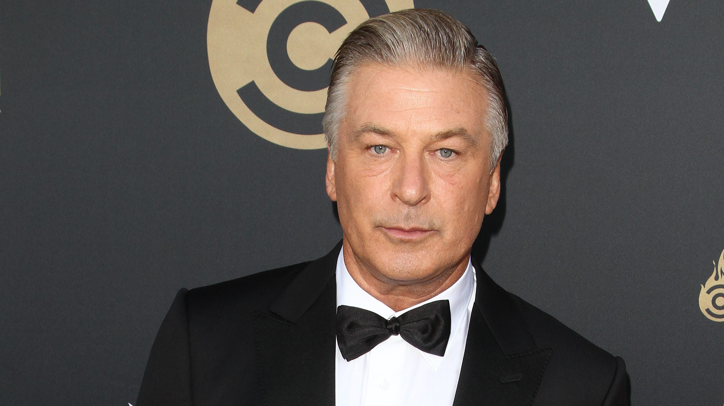 Alec Baldwin tue une femme avec une arme à feu sur le tournage du film "Rust"