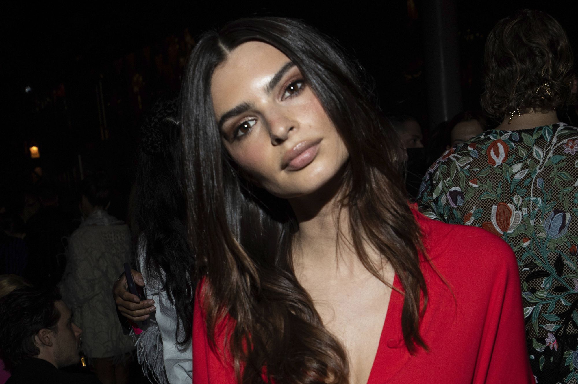 Emily Ratajkowski accuse Robin Thicke d'attouchements sexuels sur le tournage de Blurred Lines