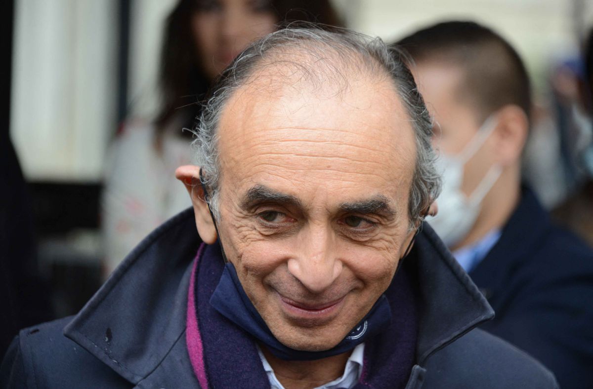 Eric Zemmour armé face à des journalistes : Cette blague douteuse qui scandalise la toile