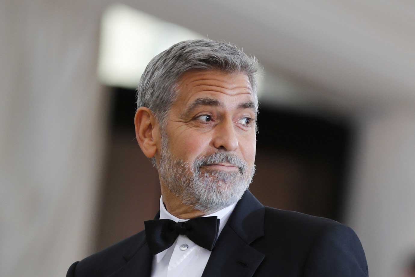 George Clooney pas fier de sa performance dans &quot;Batman&quot; : Il interdit à sa femme de le regarder !