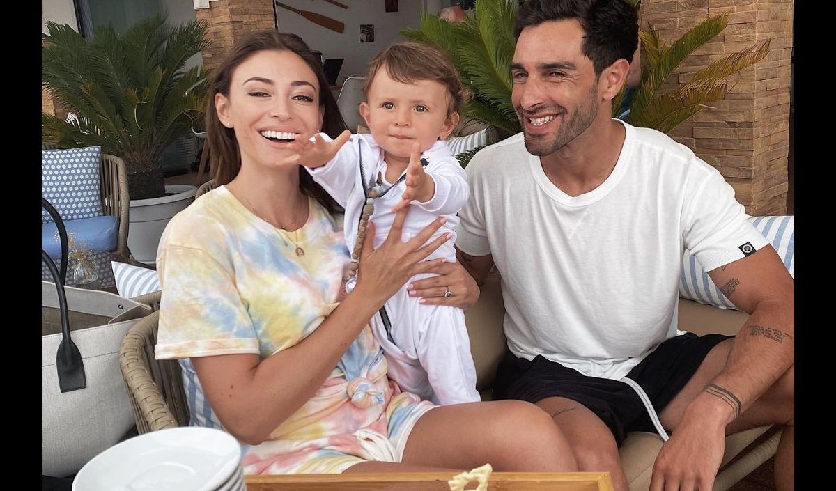  Rachel Legrain-Trapani, Valentin Léonard et leur bébé @Instagram