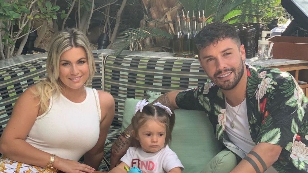  Carla Moreau, Kevin Guedj et leur fille Ruby @Instagram