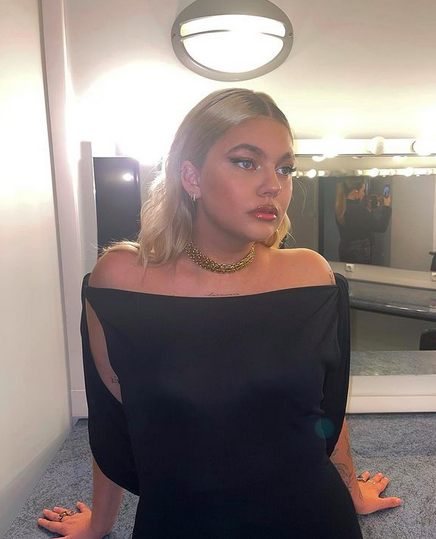  Louane Emera en robe de soirée @Instagram