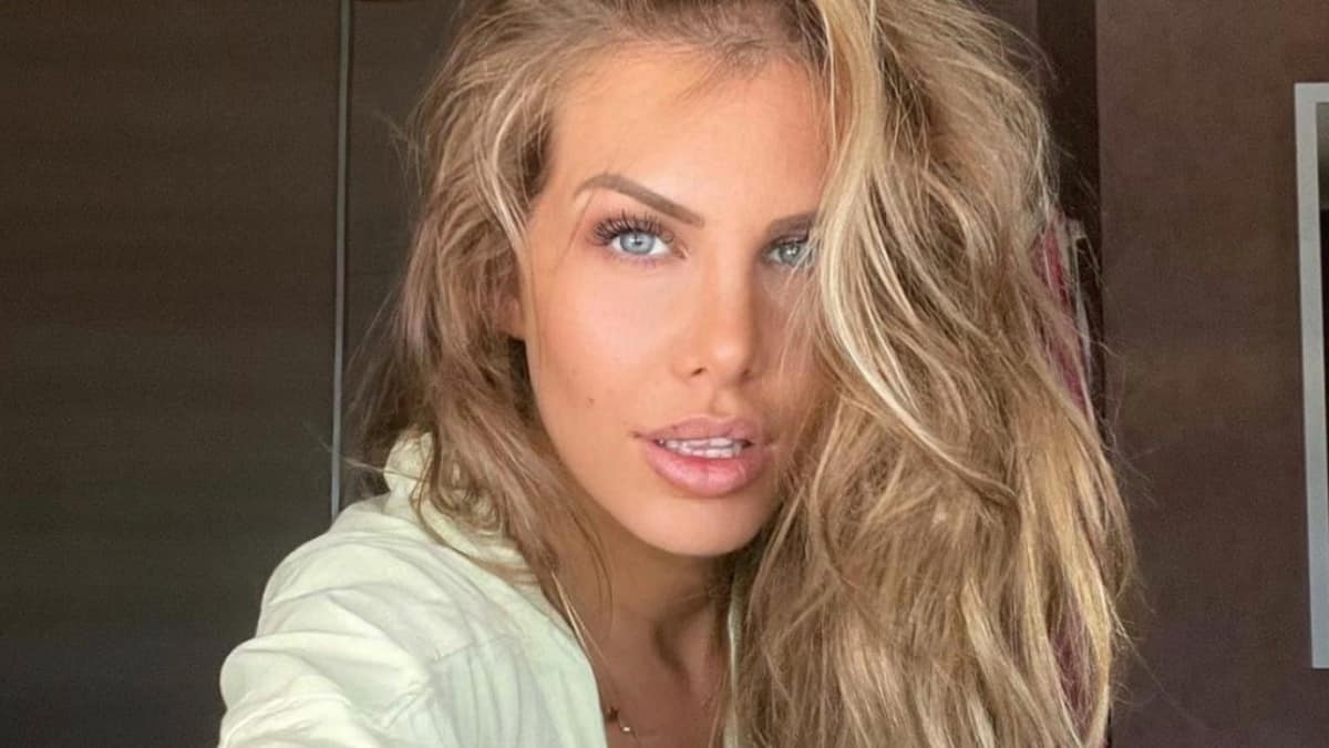 Adixia Romaniello : Ultra sexy en lingerie sur Instagram