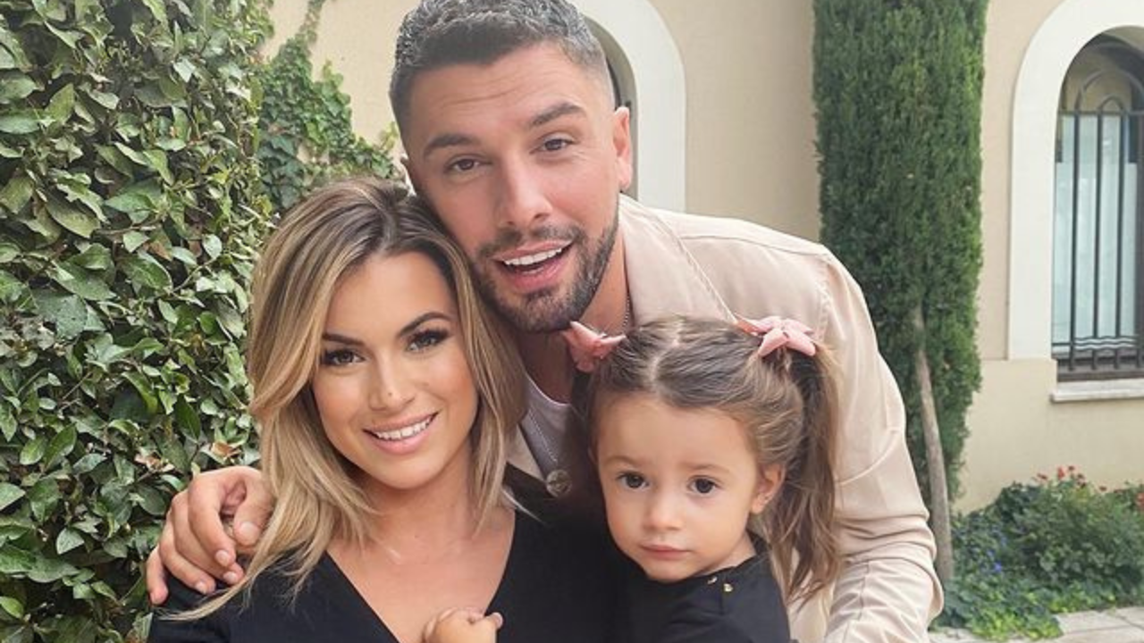  Carla Moreau et Kevin Guedj avec leur fille Ruby @Instagram