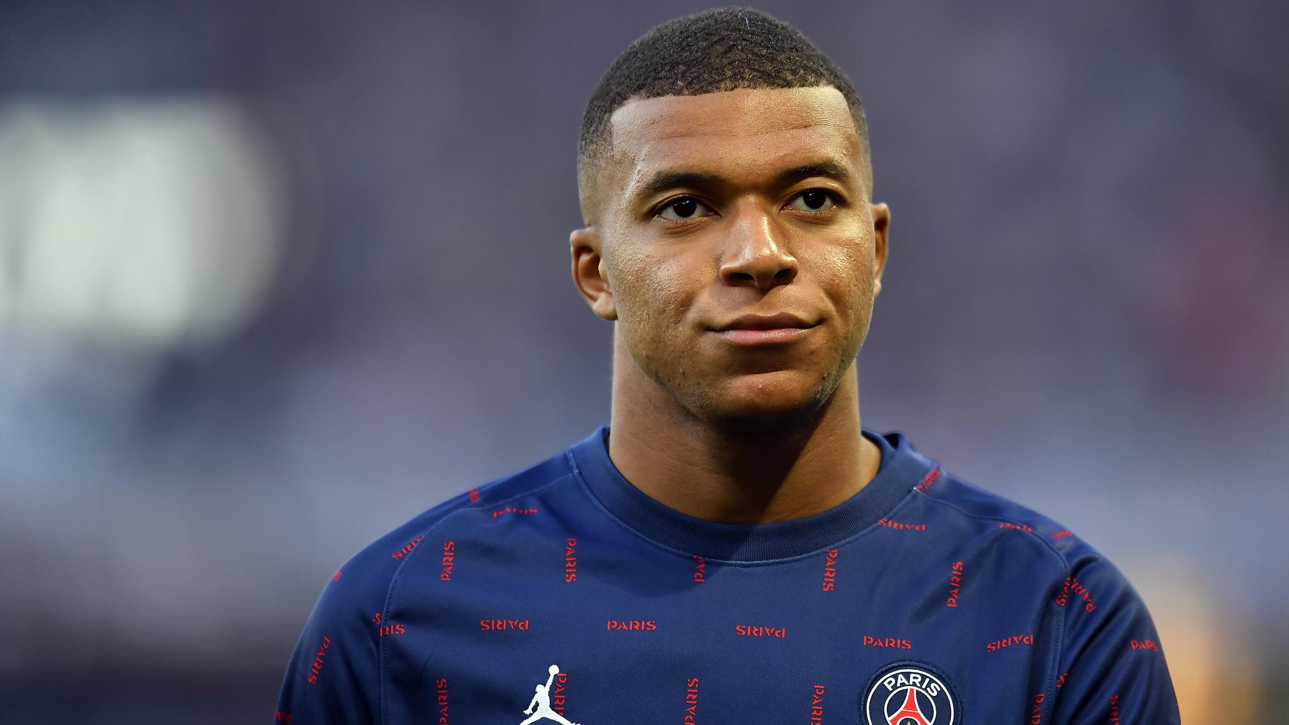 Kylian Mbappé fête son anniversaire avec ses coéquipiers qui lui font un drôle de cadeau !