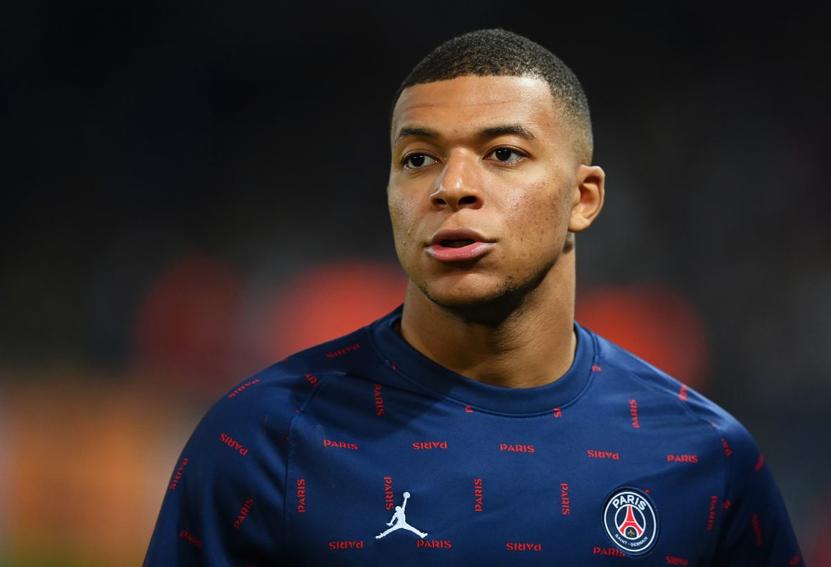 Kylian Mbappé joue les mannequins... Le footballeur moqué sur la toile !